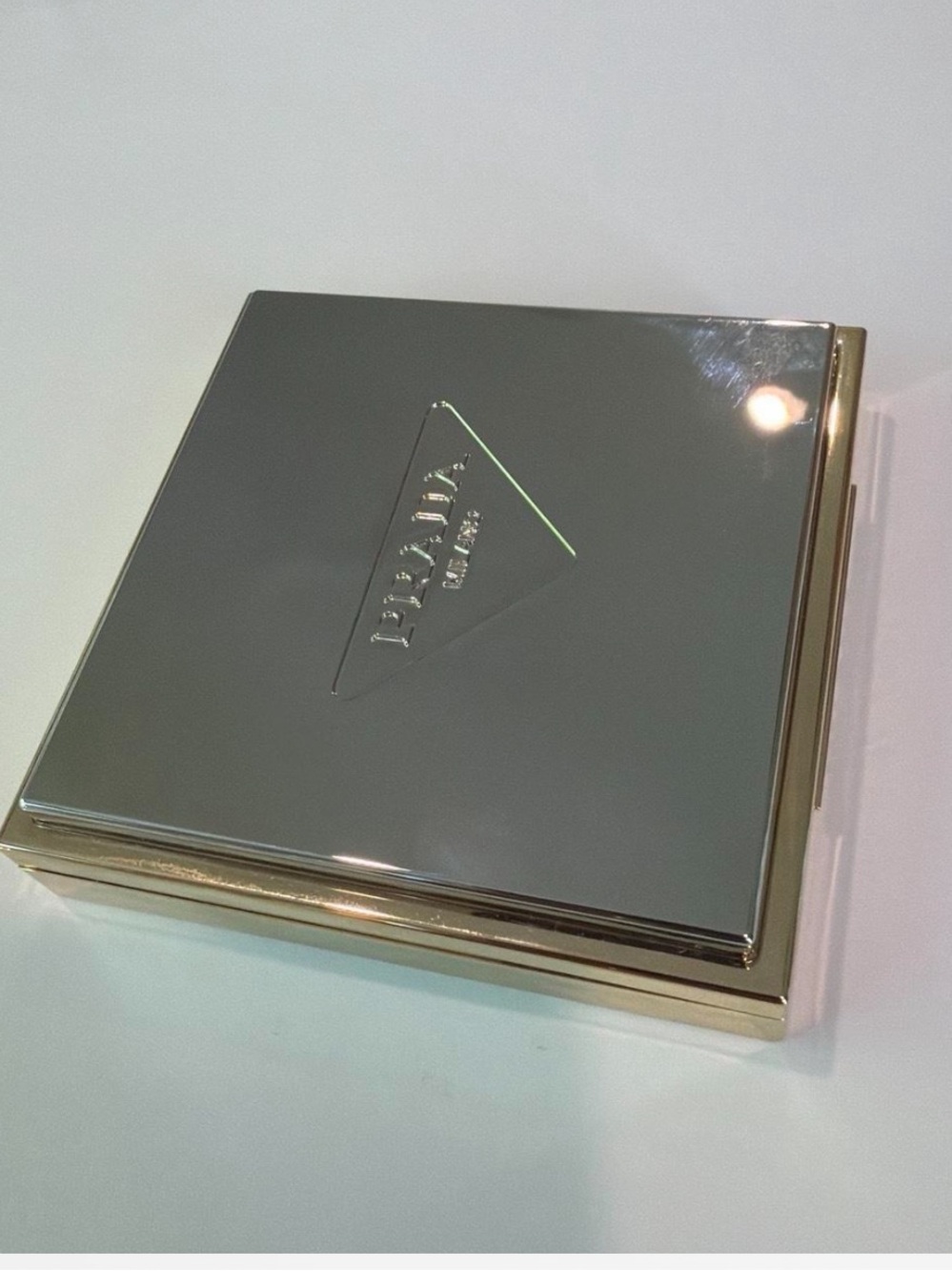 Prada - Picture 2 of 4